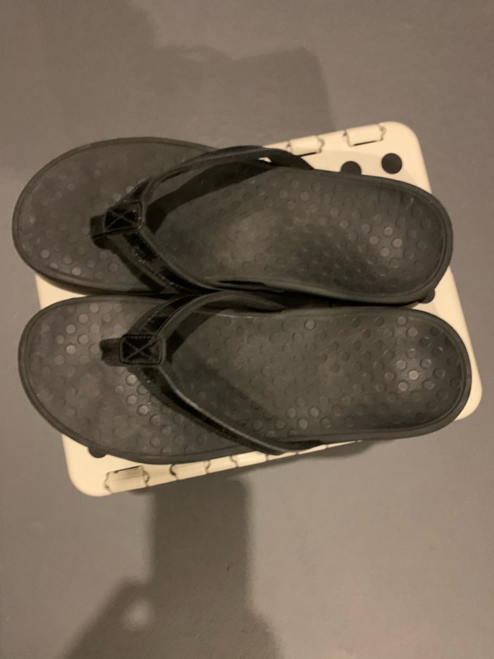Vionic Tide Black Patent Flip Flop Sandals - Picture 2 of 3